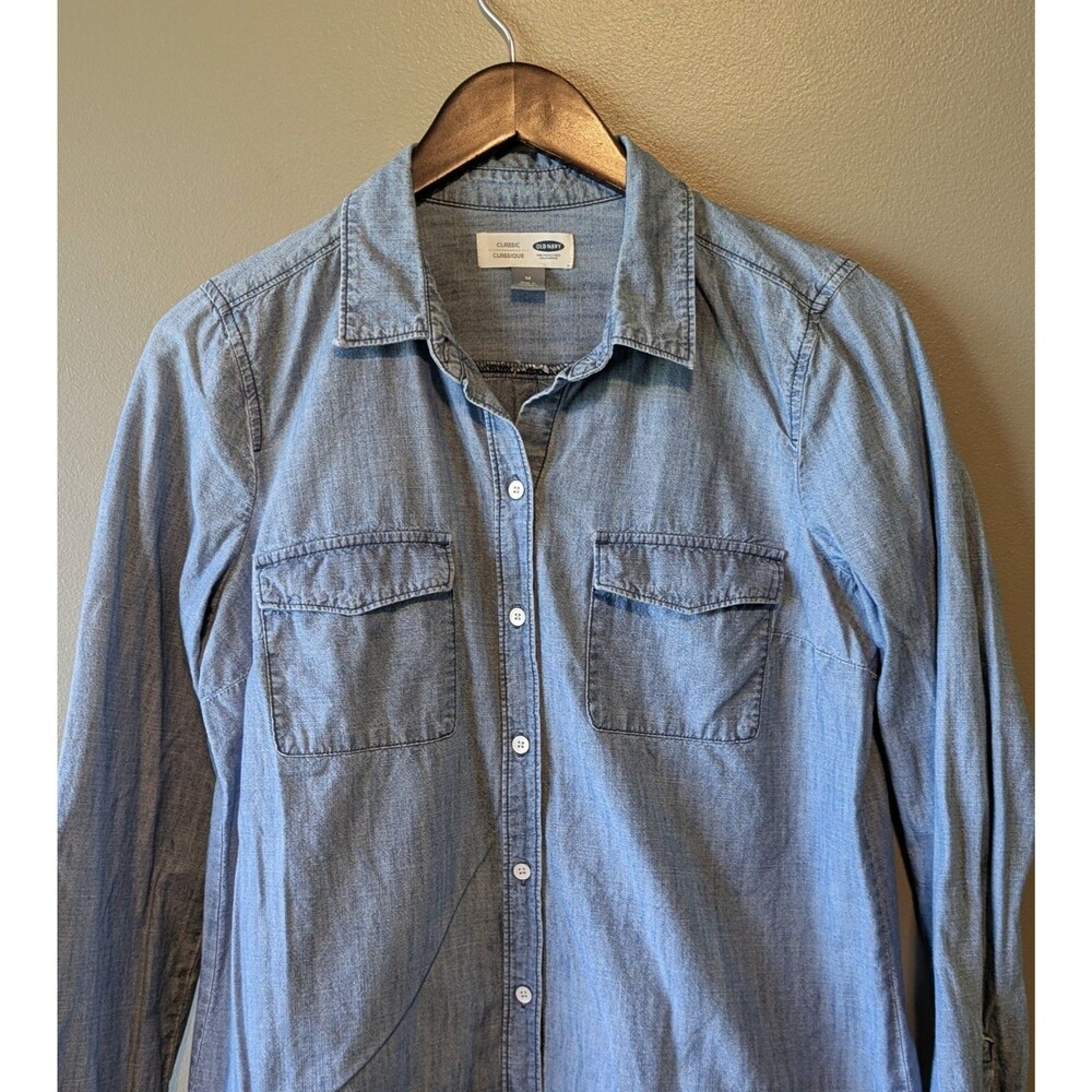 Old Navy Womens Medium Light Wash Denim Chambray Shirt Long Sleeve Button Down M